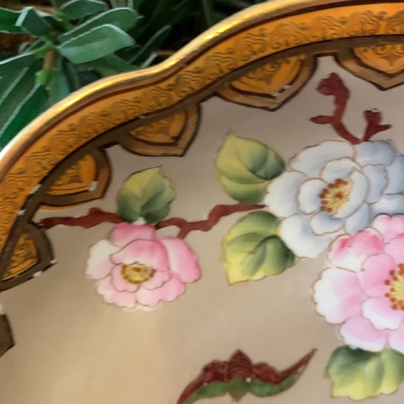 Vintage unbranded hand painted floral porcelain gilded vanity tray - Picture 5 of 12